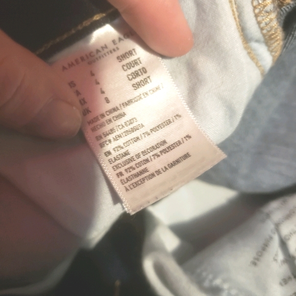 American Eagle Outfitters - Picture 4 of 4